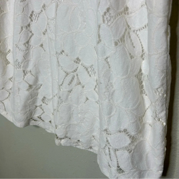Monteau White Floral Eyelet Top Size Medium - Picture 3 of 7